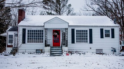 Large, Farmhouse Style Cottage near Lake Cumberland State Resort Park, Perfect for a Kentucky Summer Holiday - glamping.directory