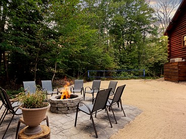 Modern Cabin Getaway Near Pequawket Pond in Conway, New Hampshire - Conway, New Hampshire - glamping.directory