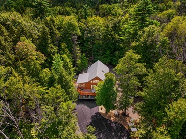 Modern Cabin Getaway Near Pequawket Pond in Conway, New Hampshire - Conway, New Hampshire - glamping.directory
