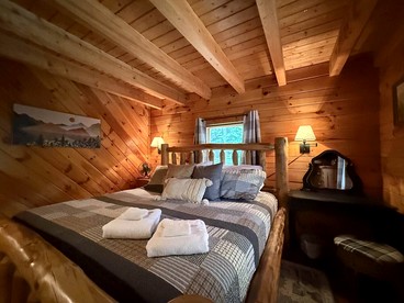 Modern Cabin Getaway Near Pequawket Pond in Conway, New Hampshire - Conway, New Hampshire - glamping.directory