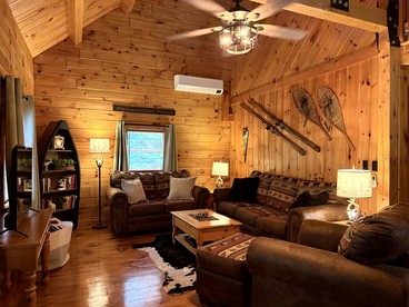 Modern Cabin Getaway Near Pequawket Pond in Conway, New Hampshire - Conway, New Hampshire - glamping.directory