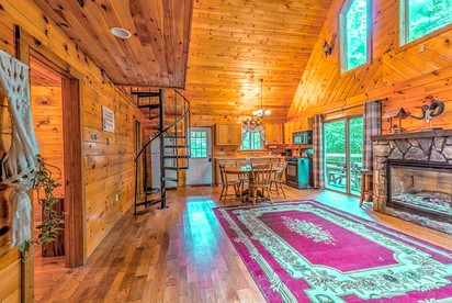Traditional Wooden Cabin Rental in the Poconos, Pennsylvania - Canadensis, Pennsylvania - glamping.directory