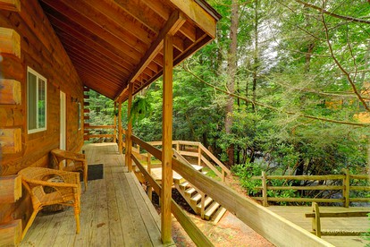 Traditional Wooden Cabin Rental in the Poconos, Pennsylvania - Canadensis, Pennsylvania - glamping.directory