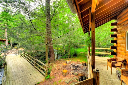 Traditional Wooden Cabin Rental in the Poconos, Pennsylvania - Canadensis, Pennsylvania - glamping.directory
