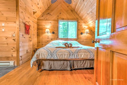 Traditional Wooden Cabin Rental in the Poconos, Pennsylvania - Canadensis, Pennsylvania - glamping.directory