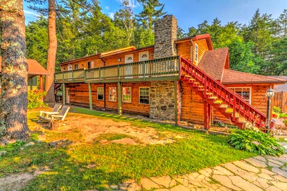 Traditional Wooden Cabin Rental in the Poconos, Pennsylvania - glamping.directory