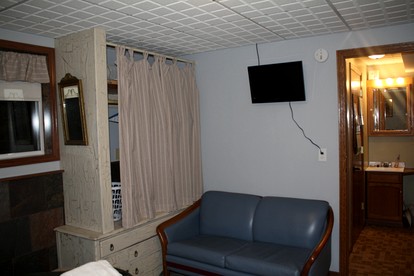 Romantic B&B Getaway with Charming Woodland Views near Fargo, North Dakota - Mayville, North Dakota - glamping.directory