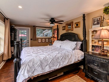 Three-Bedroom Luxury Vacation Rental next to a Cascading Waterfall near Chimney Rock, North Carolina - Hendersonville, North Carolina - glamping.directory