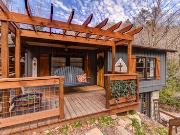 Three-Bedroom Luxury Vacation Rental next to a Cascading Waterfall near Chimney Rock, North Carolina - Hendersonville, North Carolina - glamping.directory