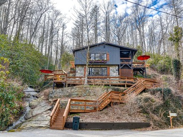 Three-Bedroom Luxury Vacation Rental next to a Cascading Waterfall near Chimney Rock, North Carolina - Hendersonville, North Carolina - glamping.directory