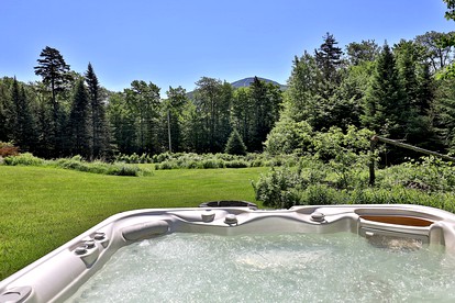 Pet-Friendly Cabin in the Heart of Vermont's Ski Country with Hot-Tub and Private Deck to Enjoy the Views of Pico Mountain - Mendon, Vermont - glamping.directory
