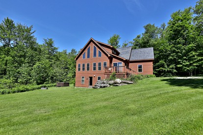 Pet-Friendly Cabin in the Heart of Vermont's Ski Country with Hot-Tub and Private Deck to Enjoy the Views of Pico Mountain - glamping.directory