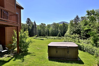 Pet-Friendly Cabin in the Heart of Vermont's Ski Country with Hot-Tub and Private Deck to Enjoy the Views of Pico Mountain - Mendon, Vermont - glamping.directory