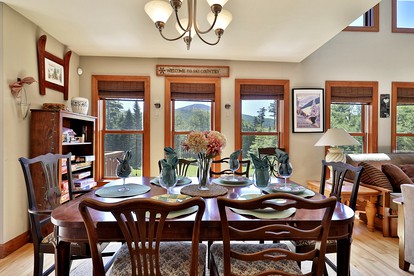 Pet-Friendly Cabin in the Heart of Vermont's Ski Country with Hot-Tub and Private Deck to Enjoy the Views of Pico Mountain - Mendon, Vermont - glamping.directory