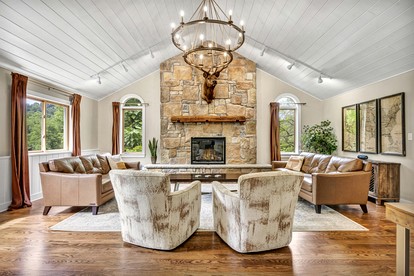 Exquisite Cabin with Amazing Interior and Exterior in Sarahsville, Ohio - Sarahsville, Ohio - glamping.directory