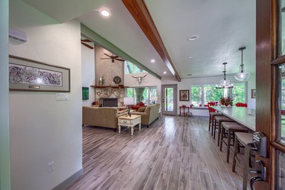 New Braunfels Cottage Rental on the Lake Dunlap for a Perfect Texas Glamping Family Getaway - New Braunfels, Texas - glamping.directory
