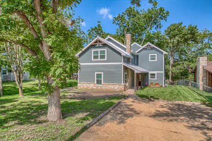 New Braunfels Cottage Rental on the Lake Dunlap for a Perfect Texas Glamping Family Getaway - New Braunfels, Texas - glamping.directory