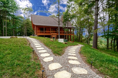 Lovely Logan Log Cabin Retreat for Family and Group Glamping in Ohio - Logan, Ohio - glamping.directory