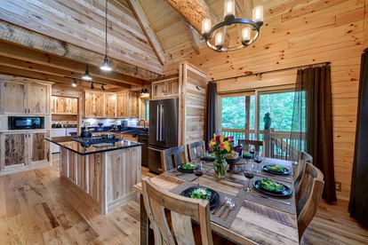 Lovely Logan Log Cabin Retreat for Family and Group Glamping in Ohio - Logan, Ohio - glamping.directory