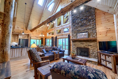 Lovely Logan Log Cabin Retreat for Family and Group Glamping in Ohio - Logan, Ohio - glamping.directory