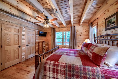Lovely Logan Log Cabin Retreat for Family and Group Glamping in Ohio - Logan, Ohio - glamping.directory