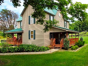 Spacious Vacation Rental for Large Groups on the Edge of Hoosier National Forest, Indiana - French Lick , Indiana - glamping.directory