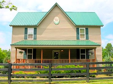 Spacious Vacation Rental for Large Groups on the Edge of Hoosier National Forest, Indiana - glamping.directory