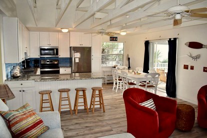 Incredible Beach Front Cottage with Gorgeous Sea Views for a Peaceful Escape on Little Gasparilla Island, Florida - Placida, Florida - glamping.directory