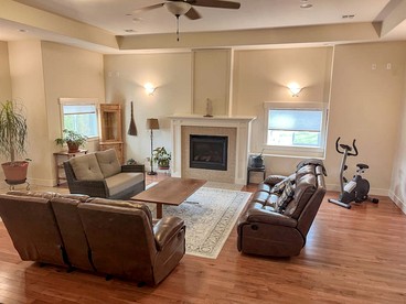 Fantastic Cottage with Stunning Lake Views and Theater Room in Washington - Bellingham, Washington - glamping.directory