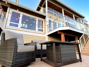Fantastic Cottage with Stunning Lake Views and Theater Room in Washington - glamping.directory