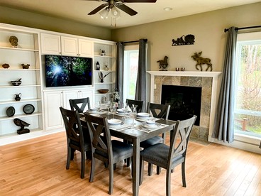 Fantastic Cottage with Stunning Lake Views and Theater Room in Washington - Bellingham, Washington - glamping.directory