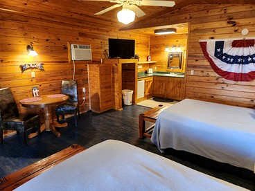 Amazing Family-Friendly Cabin Rental in Eureka Springs, Arkansas - Eureka Springs, Arkansas - glamping.directory