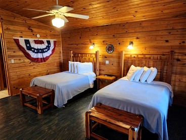 Amazing Family-Friendly Cabin Rental in Eureka Springs, Arkansas - Eureka Springs, Arkansas - glamping.directory
