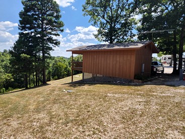 Amazing Family-Friendly Cabin Rental in Eureka Springs, Arkansas - Eureka Springs, Arkansas - glamping.directory