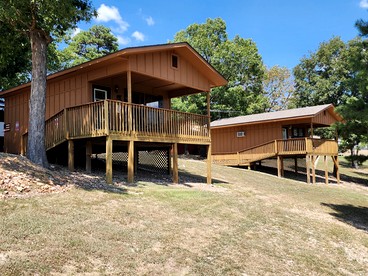 Amazing Family-Friendly Cabin Rental in Eureka Springs, Arkansas - Eureka Springs, Arkansas - glamping.directory