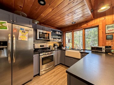 Spectacular Cabin with Retro Games and Awesome Sights in Madison, New Hampshire - Madison, New Hampshire - glamping.directory