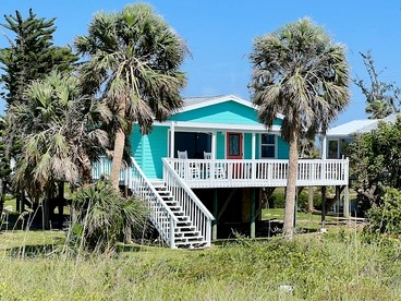 Peaceful Cottage with Incredible Water Views on Little Gasparilla Island for a Quiet Escape by the Beach in Florida - glamping.directory