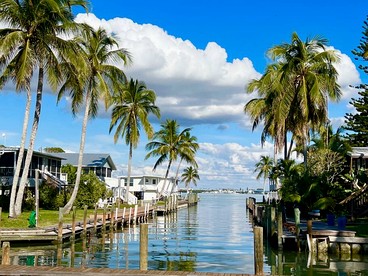 Peaceful Cottage with Incredible Water Views on Little Gasparilla Island for a Quiet Escape by the Beach in Florida - Placida, Florida - glamping.directory
