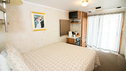 Floating Cabin Perfect for a Unique Getaway to Boston, Massachusetts - Charlestown, Massachusetts - glamping.directory