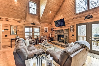 Inviting Cabin with Salt-Water Hot Tub in the Heart of the Smokies, for Glamping in North Carolina - Franklin, North Carolina - glamping.directory