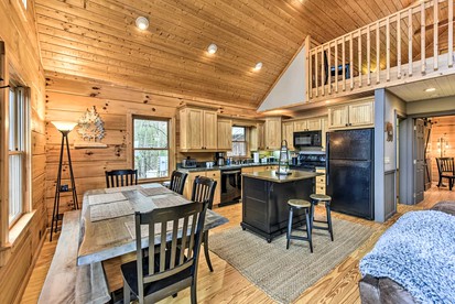 Inviting Cabin with Salt-Water Hot Tub in the Heart of the Smokies, for Glamping in North Carolina - Franklin, North Carolina - glamping.directory