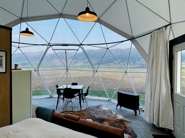 Secluded Montana Dome Retreat with Stunning Mountain Views Near Yellowstone National Park - Park County, Montana - glamping.directory