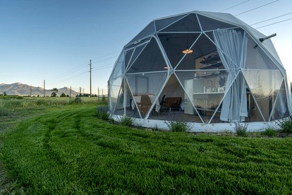 Secluded Montana Dome Retreat with Stunning Mountain Views Near Yellowstone National Park - Park County, Montana - glamping.directory