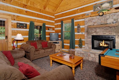 Rustic Getaway Cabin with Hot Tub, Pool Table, and PlayStation near Smokies in Gatlinburg, Tennessee - Gatlinburg, Tennessee - glamping.directory
