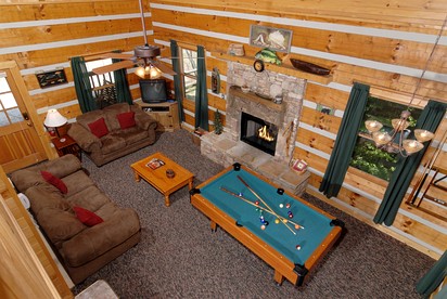 Rustic Getaway Cabin with Hot Tub, Pool Table, and PlayStation near Smokies in Gatlinburg, Tennessee - Gatlinburg, Tennessee - glamping.directory