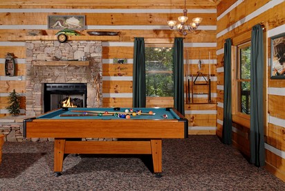 Rustic Getaway Cabin with Hot Tub, Pool Table, and PlayStation near Smokies in Gatlinburg, Tennessee - Gatlinburg, Tennessee - glamping.directory