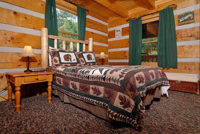 Rustic Getaway Cabin with Hot Tub, Pool Table, and PlayStation near Smokies in Gatlinburg, Tennessee - Gatlinburg, Tennessee - glamping.directory