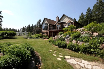 Four-Bedroom Luxury Vacation Rental on 80 Private Acres near Granite Peak, Wisconsin - Wausau, Wisconsin - glamping.directory