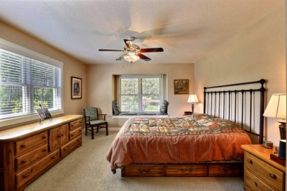 Four-Bedroom Luxury Vacation Rental on 80 Private Acres near Granite Peak, Wisconsin - Wausau, Wisconsin - glamping.directory