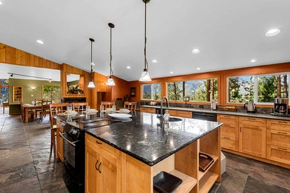 Enchanting Cabin Rental with Private Hot Tub, Heated Stone Floors, and Stunning Views near Leavenworth, Washington - Leavenworth, Washington - glamping.directory